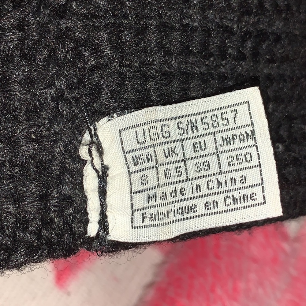 Authentic Knit Black UGG Boot Size 8 - Picture 12 of 12